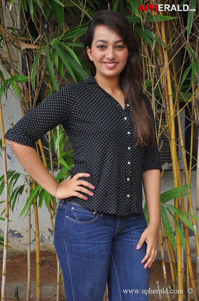 Ester Noronha Latest Photos