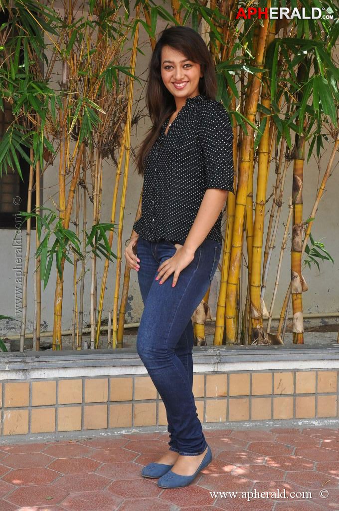 Ester Noronha Latest Photos