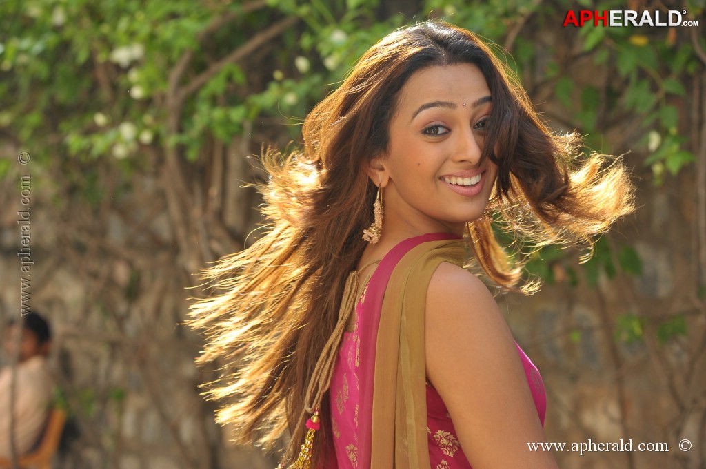 Ester Noronha New Images