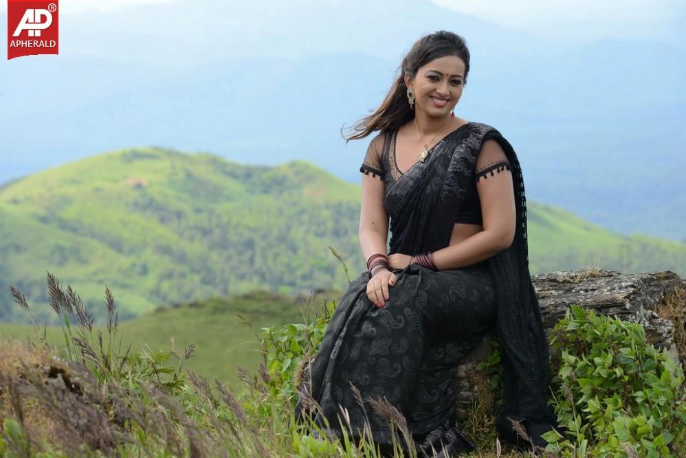 Ester Noronha Photos