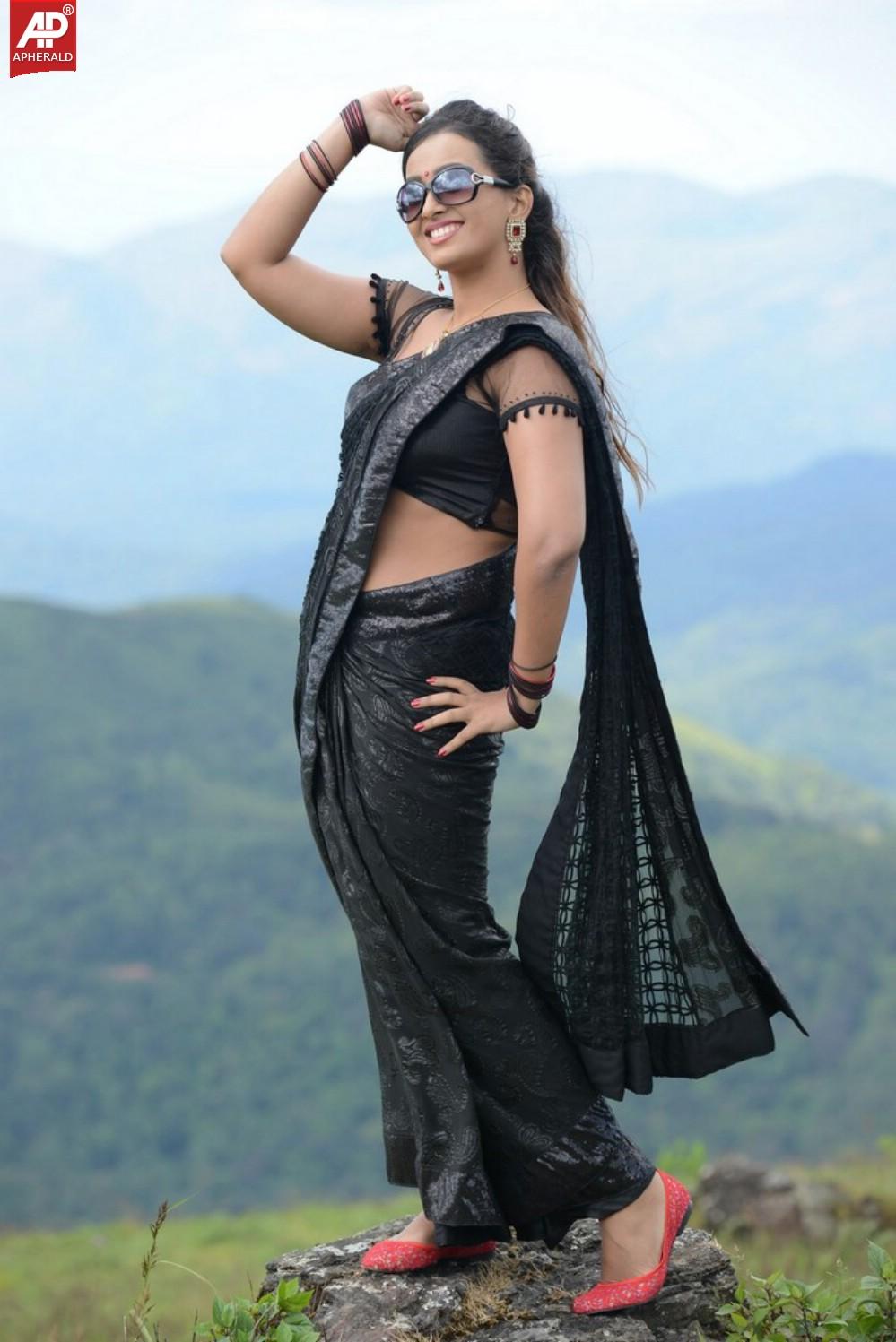 Ester Noronha Photos