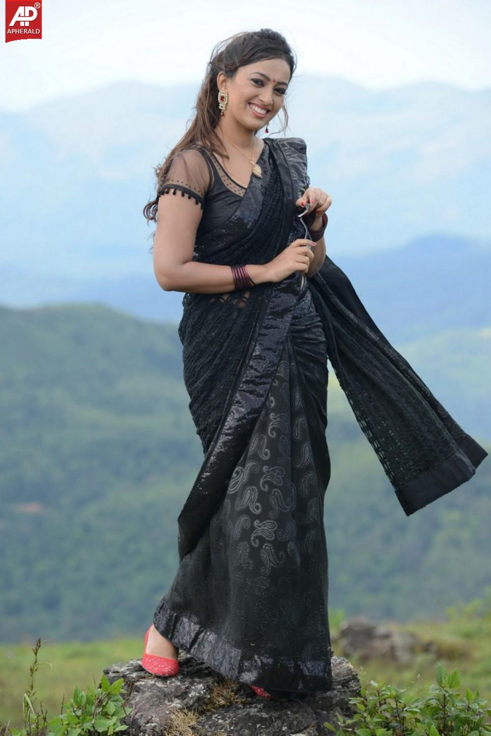 Ester Noronha Photos