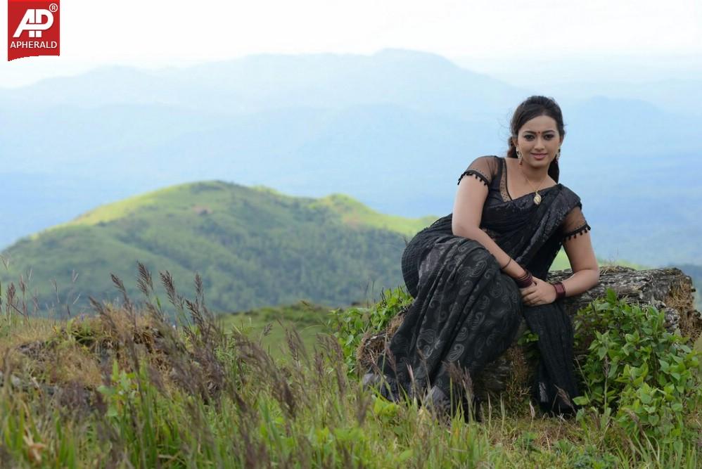 Ester Noronha Photos