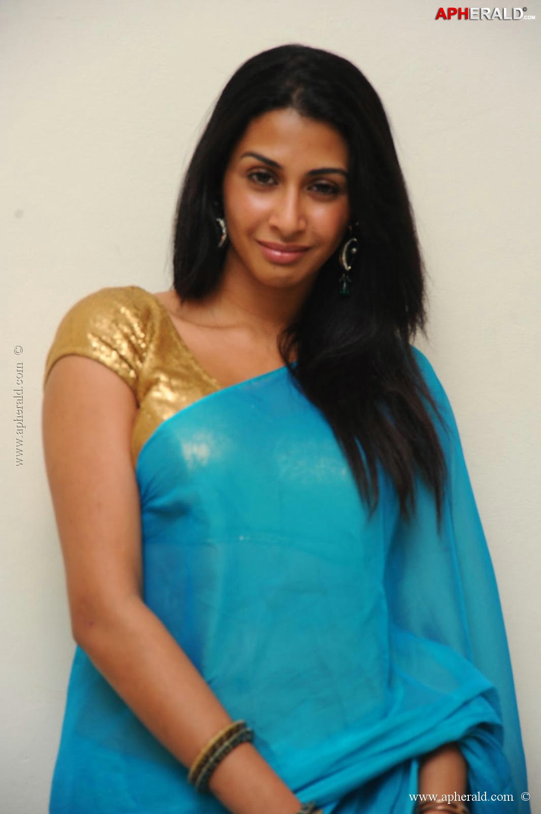 Gayathri Iyer Spicy Photoshoot