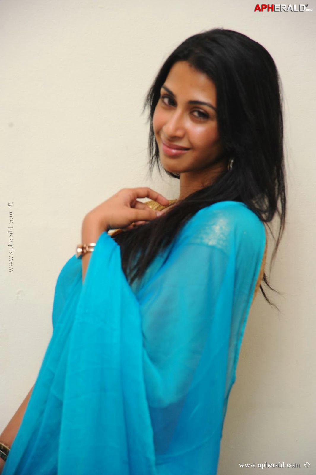 Gayathri Iyer Spicy Photoshoot