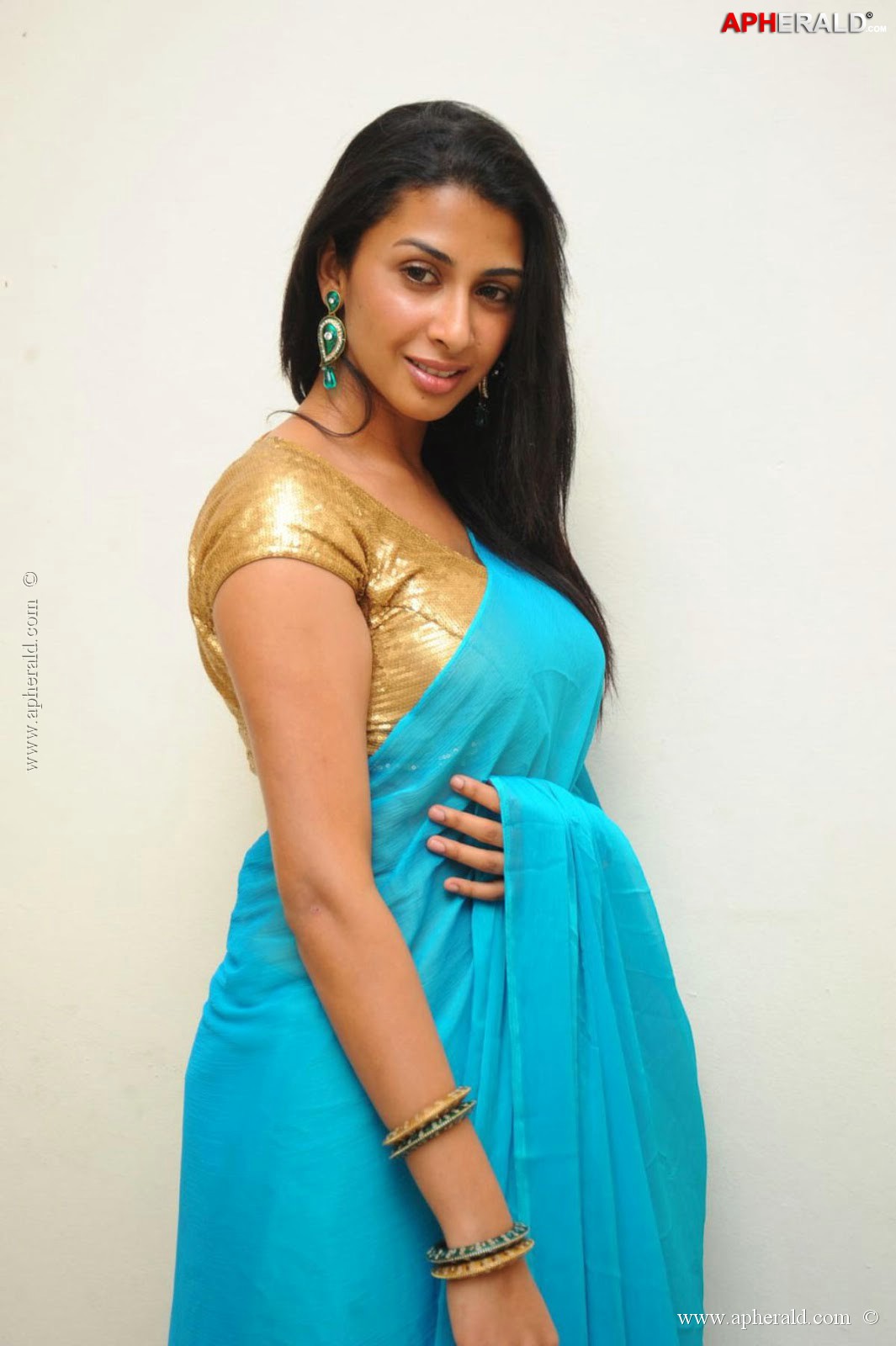 Gayathri Iyer Spicy Photoshoot