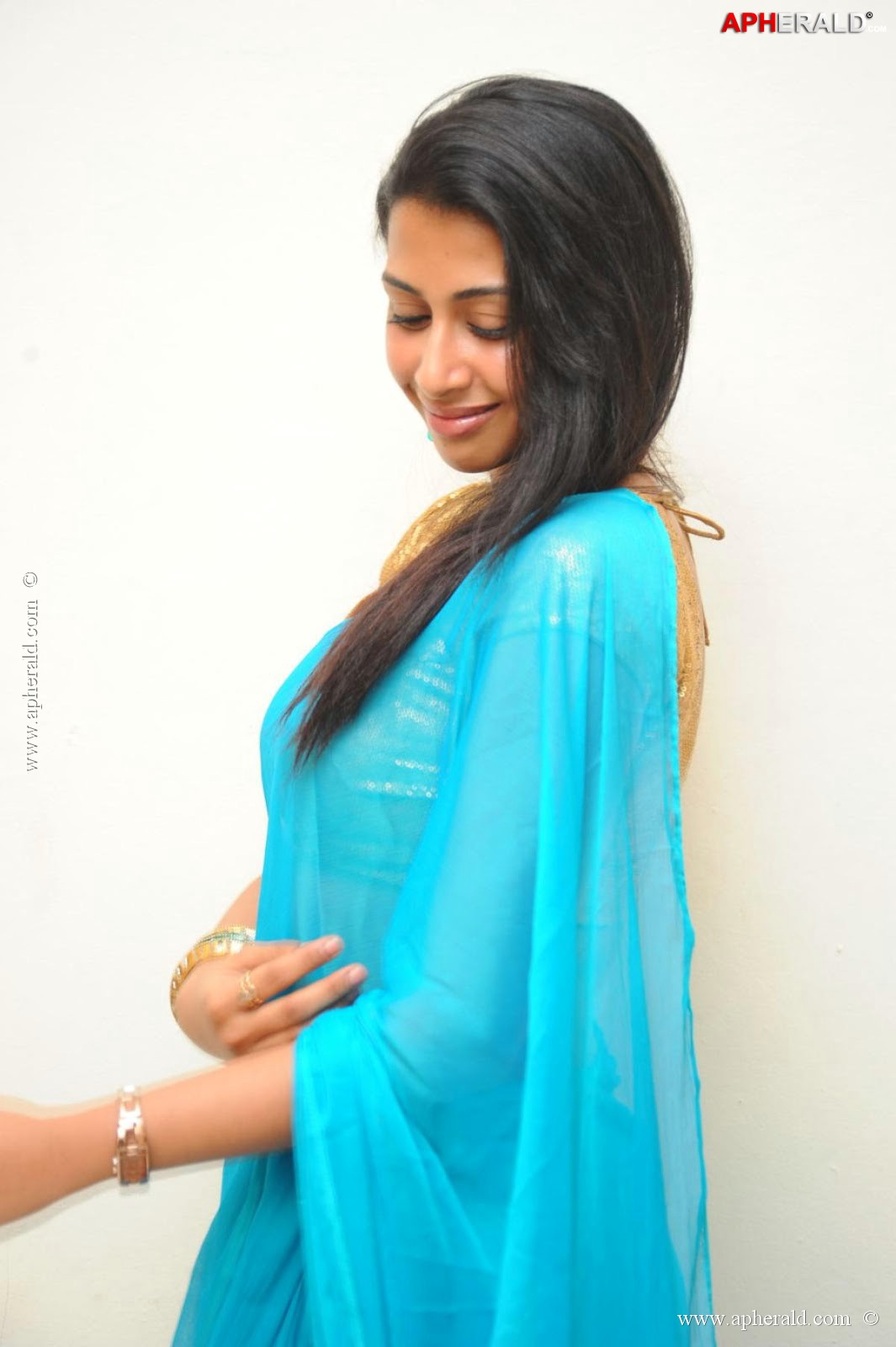 Gayathri Iyer Spicy Photoshoot