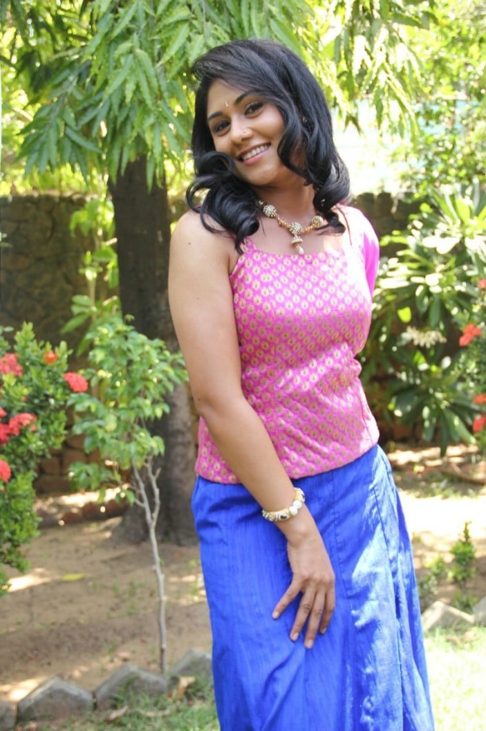 Geetha Thr Raaga Latest Stills