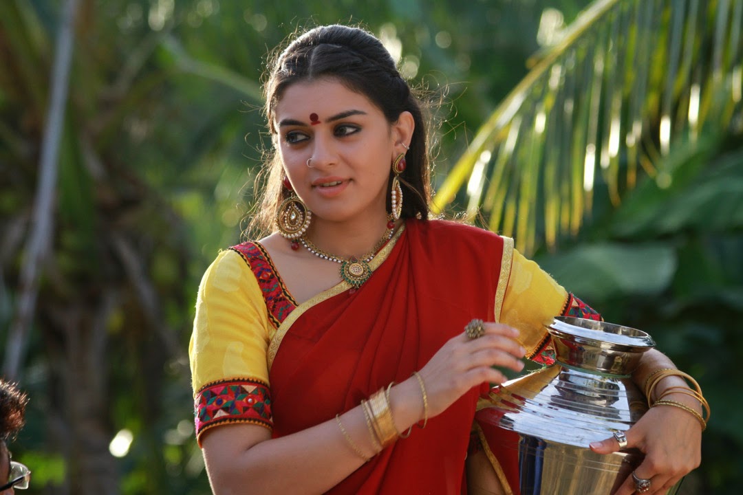 Hansika Stills in Aranmanai Movie