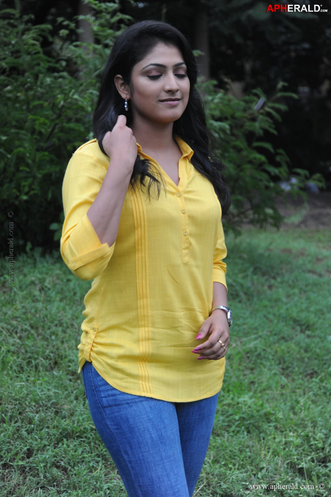 Hari Priya latest pics