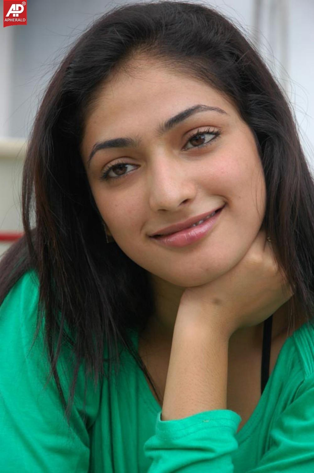 Haripriya Hot Navel Wallpapers