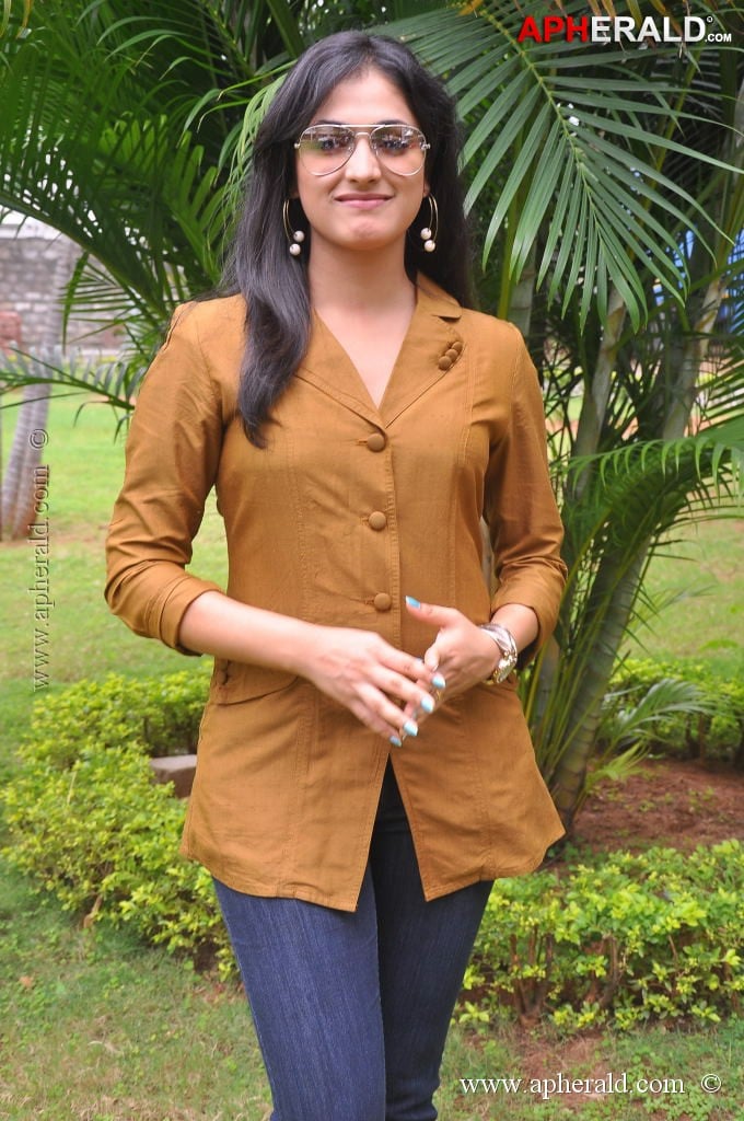 Haripriya Latest Pics