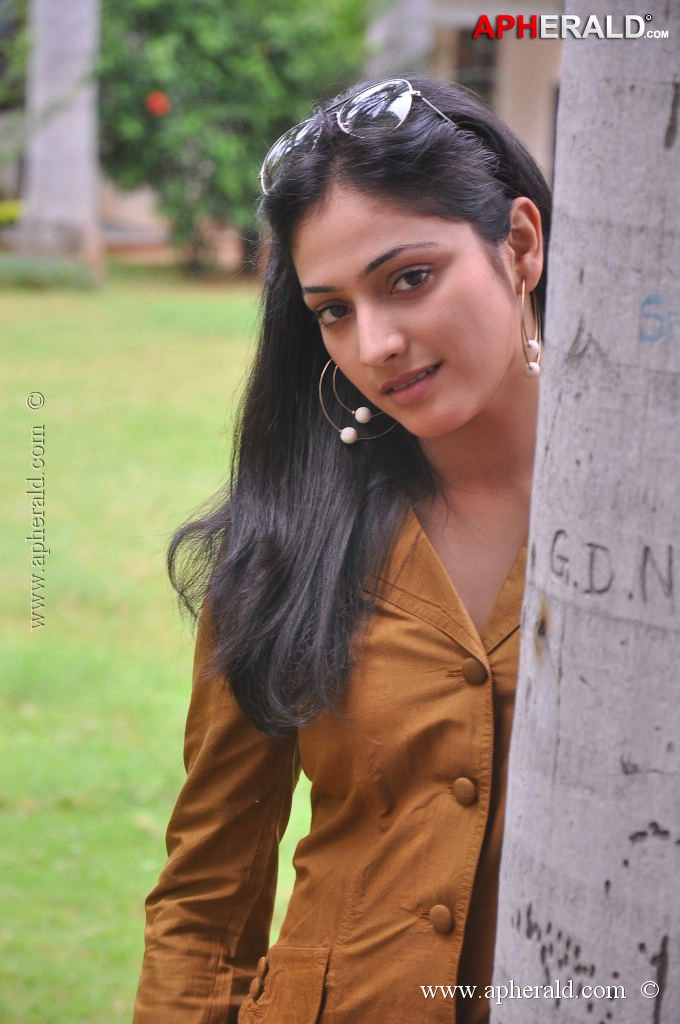 Haripriya Latest Pics