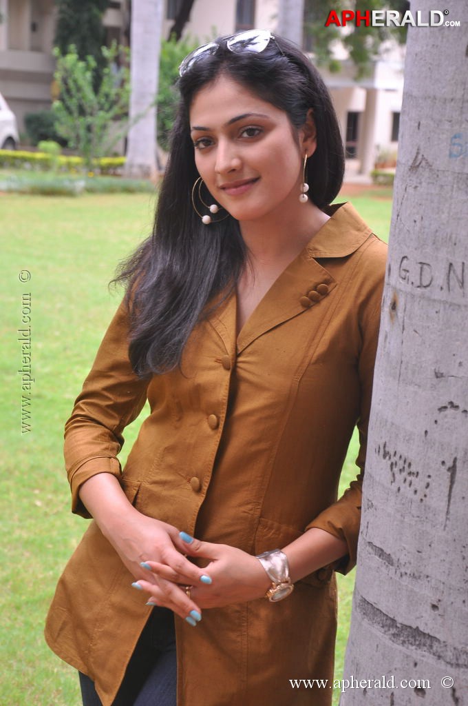 Haripriya Latest Pics