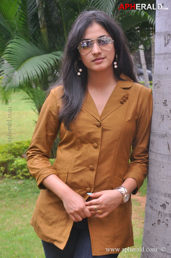 Haripriya Latest Pics