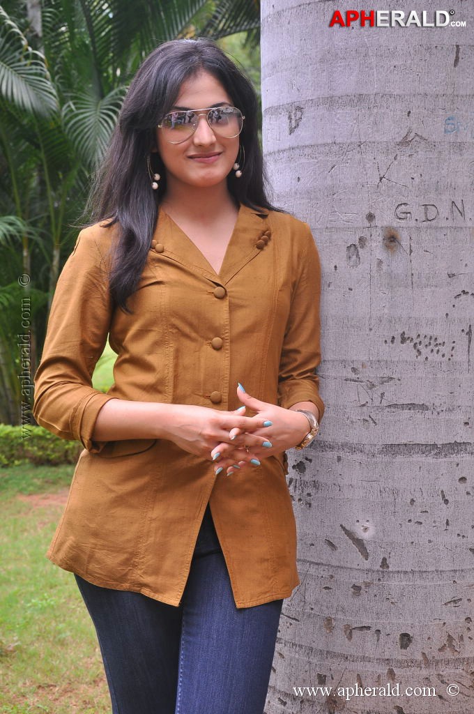 Haripriya Latest Pics
