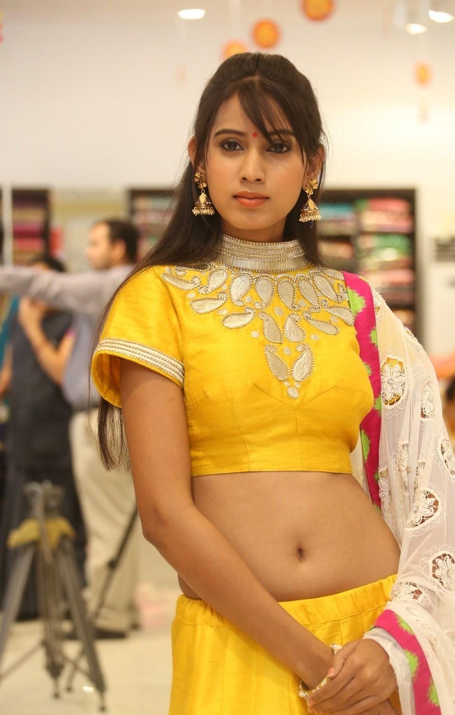 Honey pretty navel Photo shoot