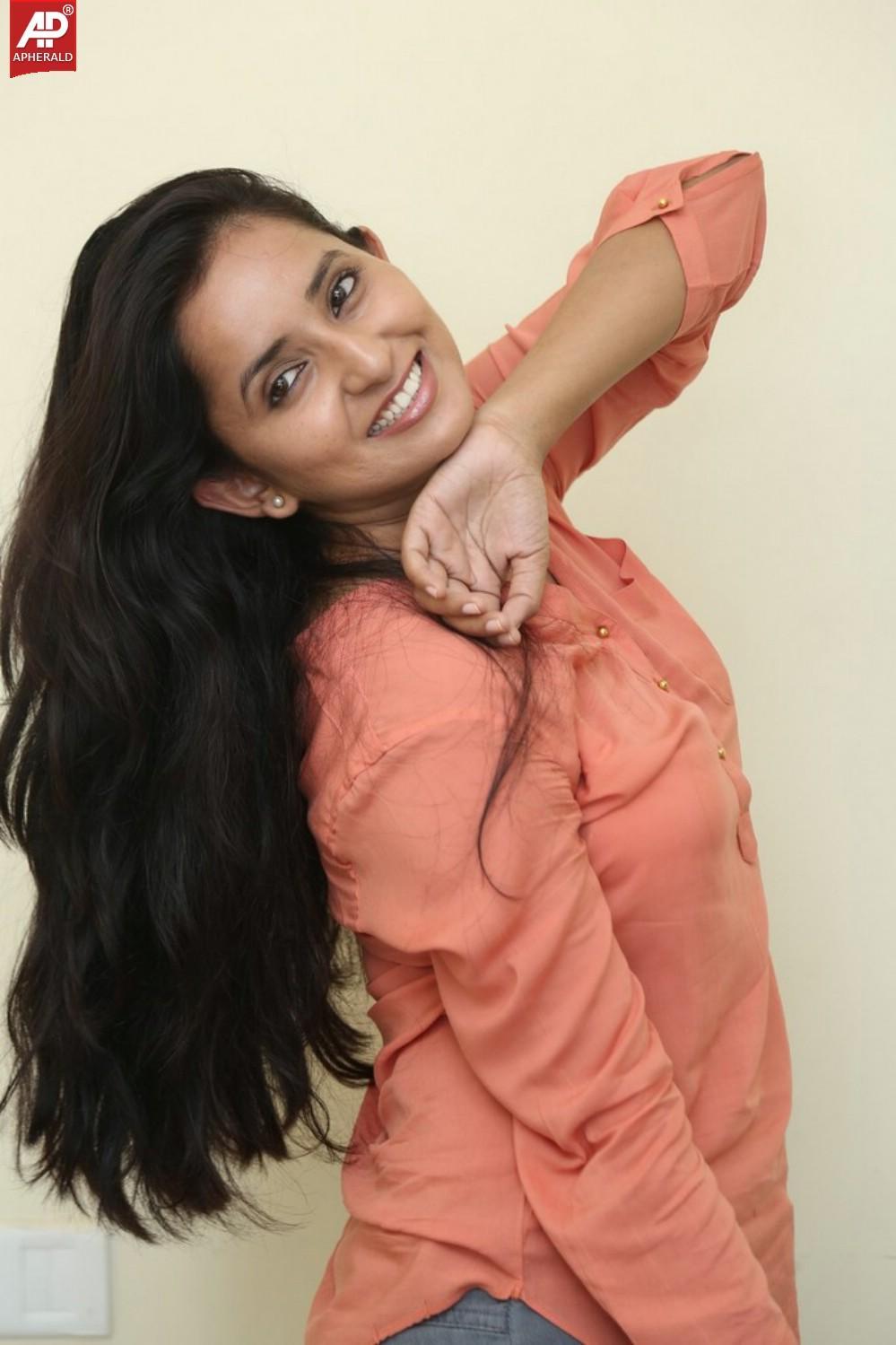 Ishika Singh Latest Images