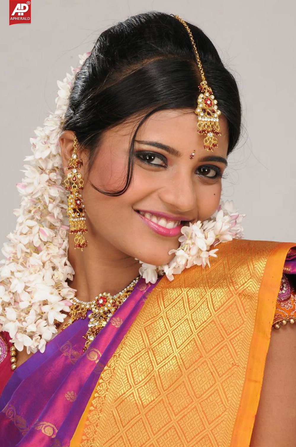 Iyshwarya Rajesh Photos
