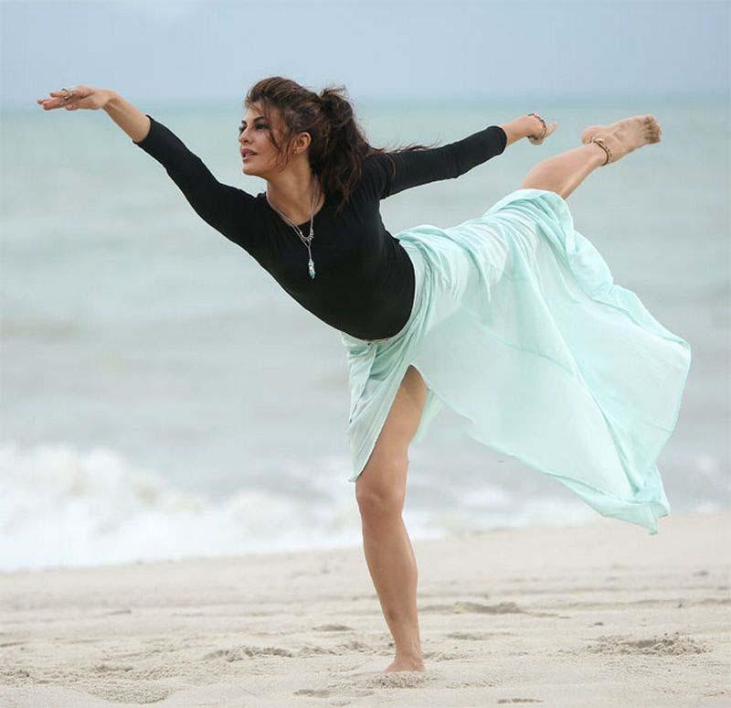 Jacqueline Fernandez Cute Ballet Dance Photos