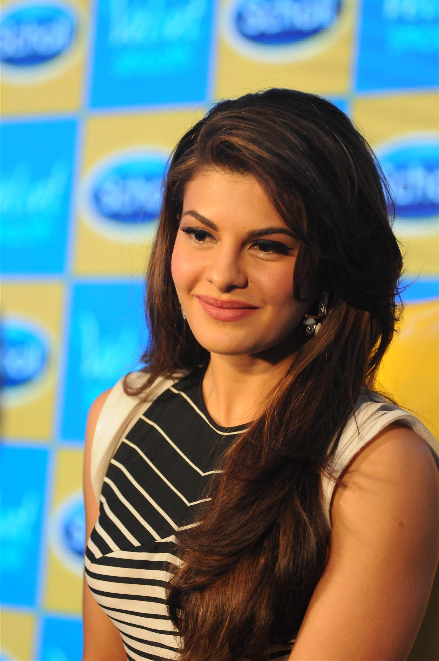 Jacqueline Fernandez launches Scholl Velvet