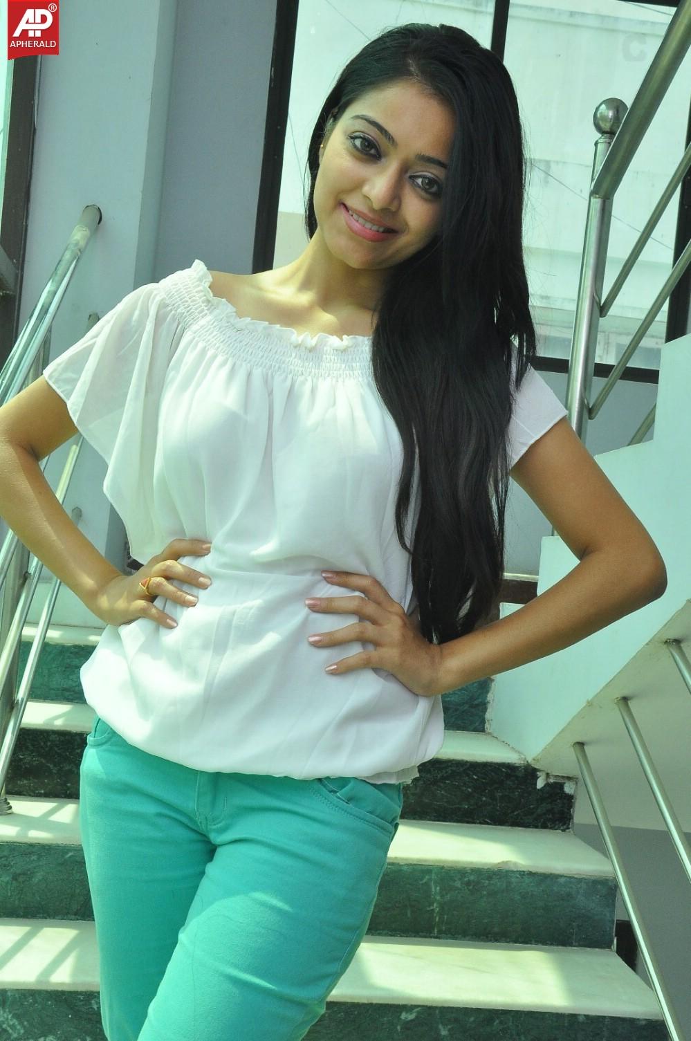 Janani Iyer Latest Stills