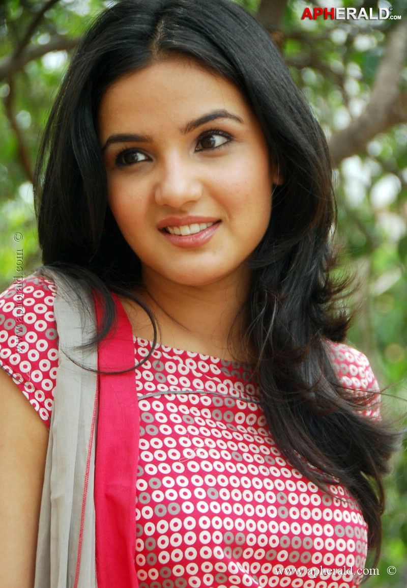 Jasmine Cute Stills