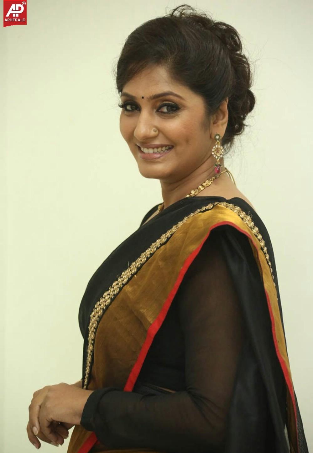 Jhansi at Aagadu Audio Launch