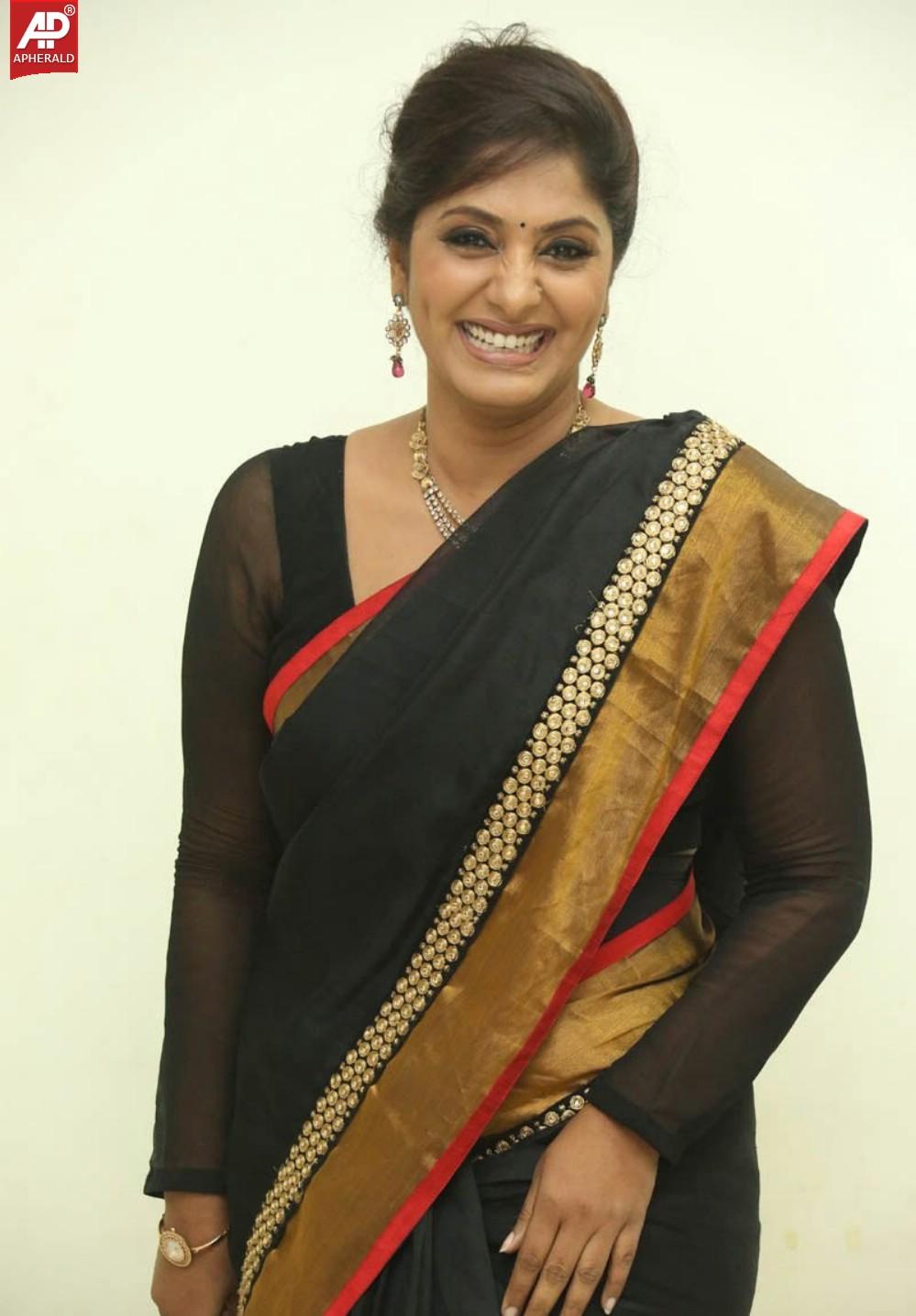 Jhansi at Aagadu Audio Launch