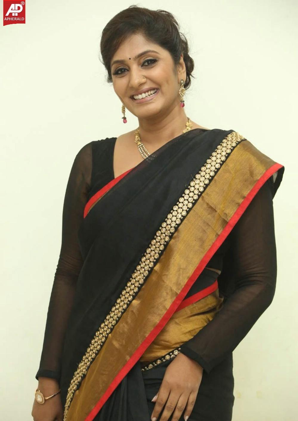 Jhansi at Aagadu Audio Launch