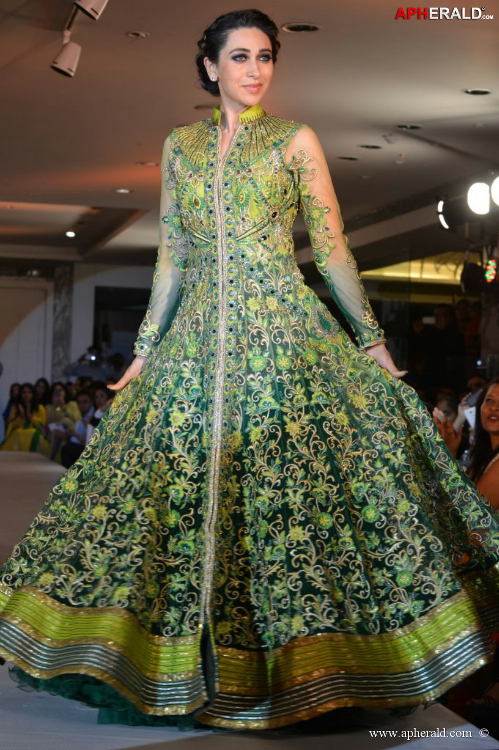 Karishma Kapoor Stills
