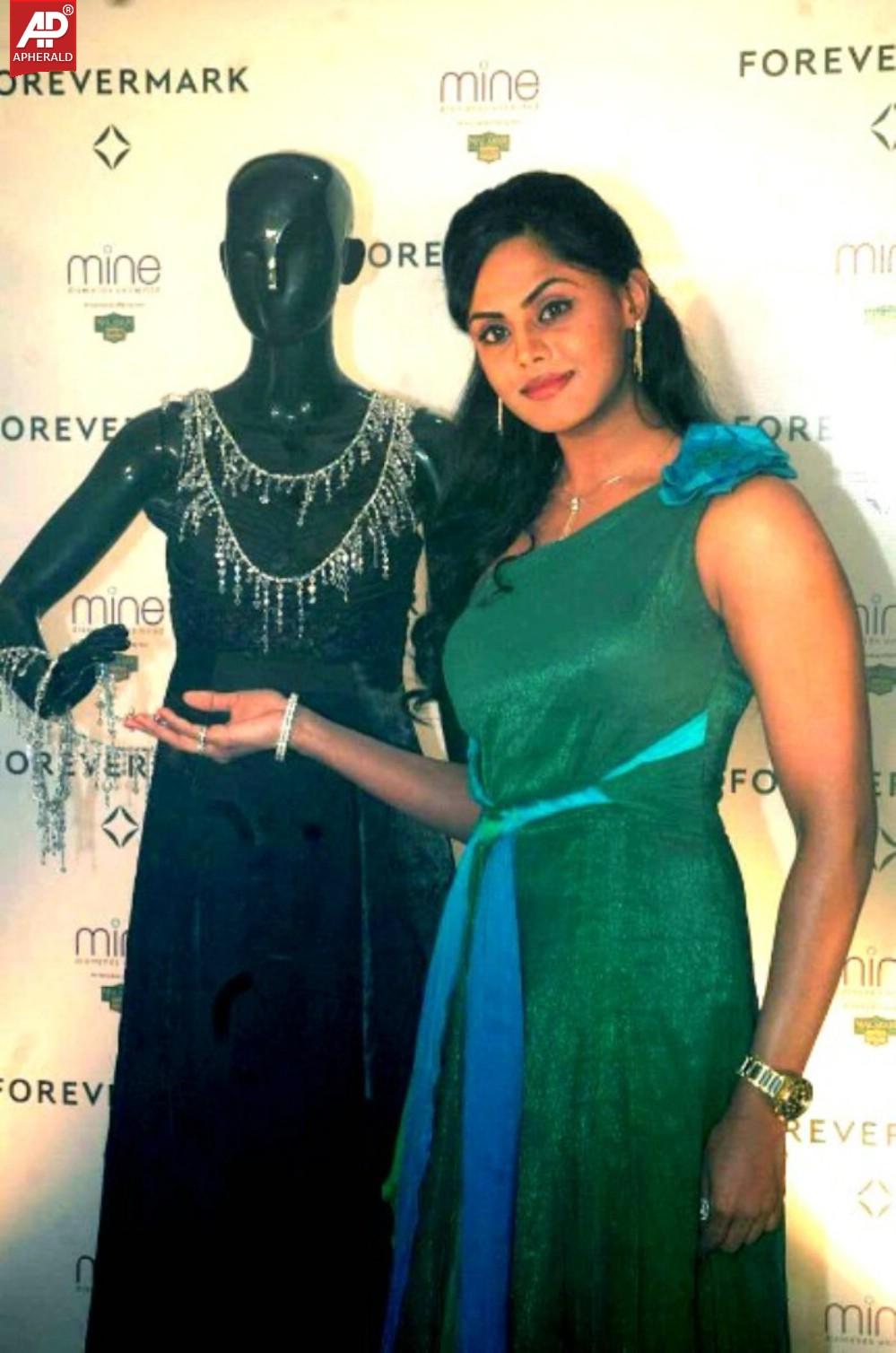 Karthika Nair New Pics