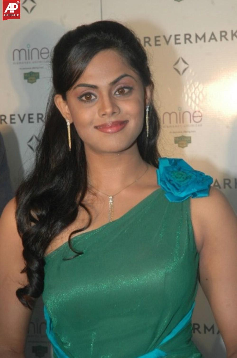 Karthika Nair New Pics