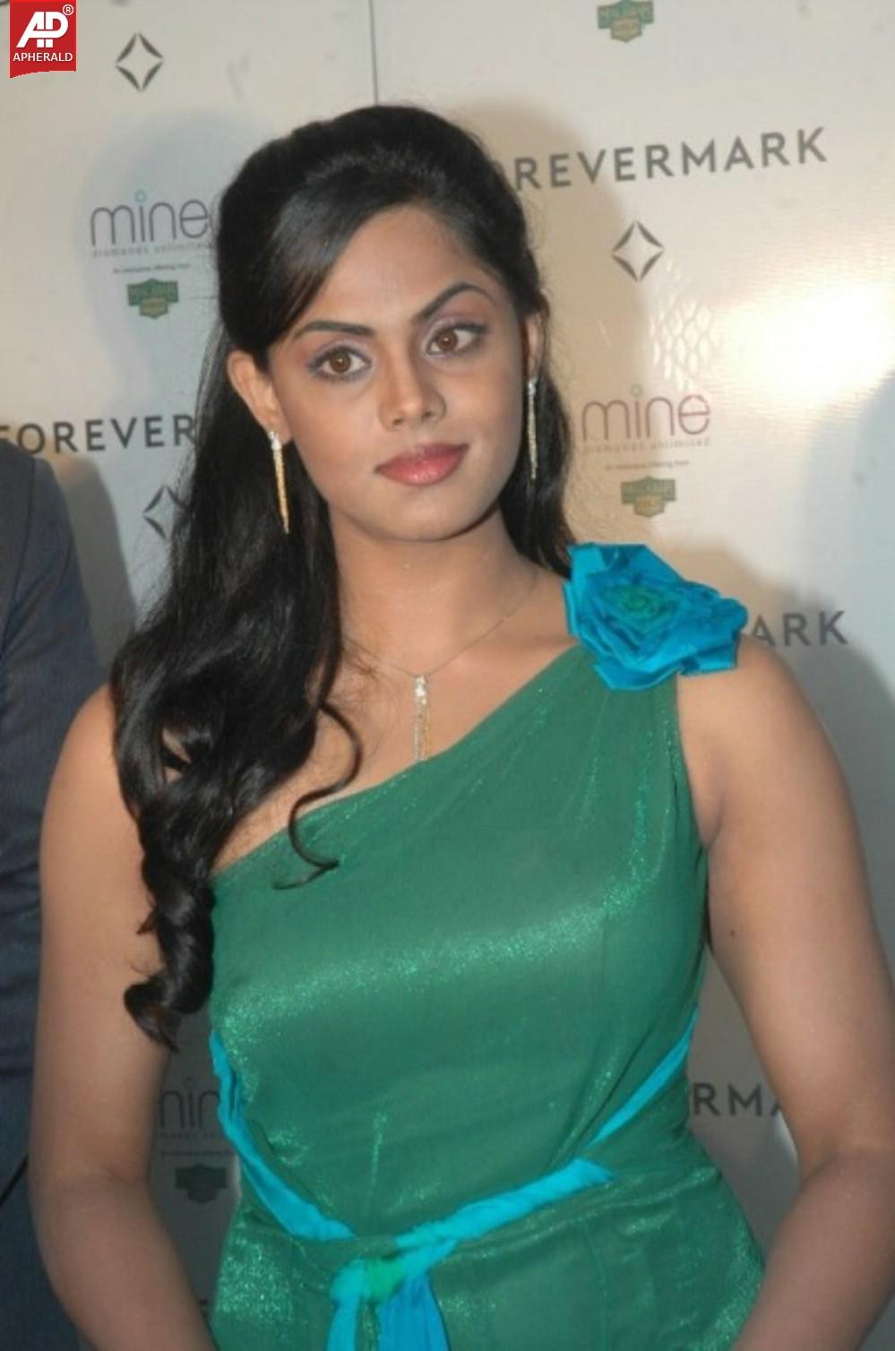 Karthika Nair New Pics