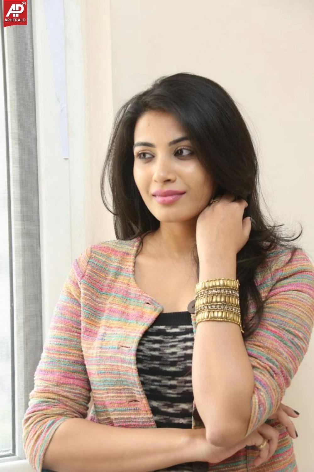kavya-shetty-new-photos