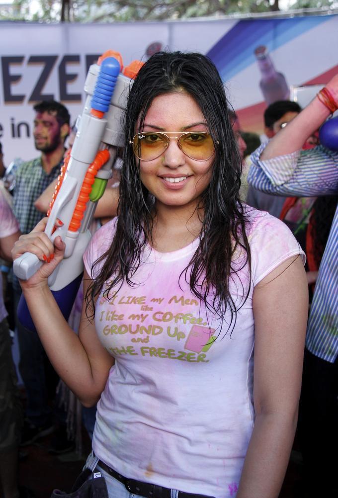 Komal Jha Celebrates Holi Photos