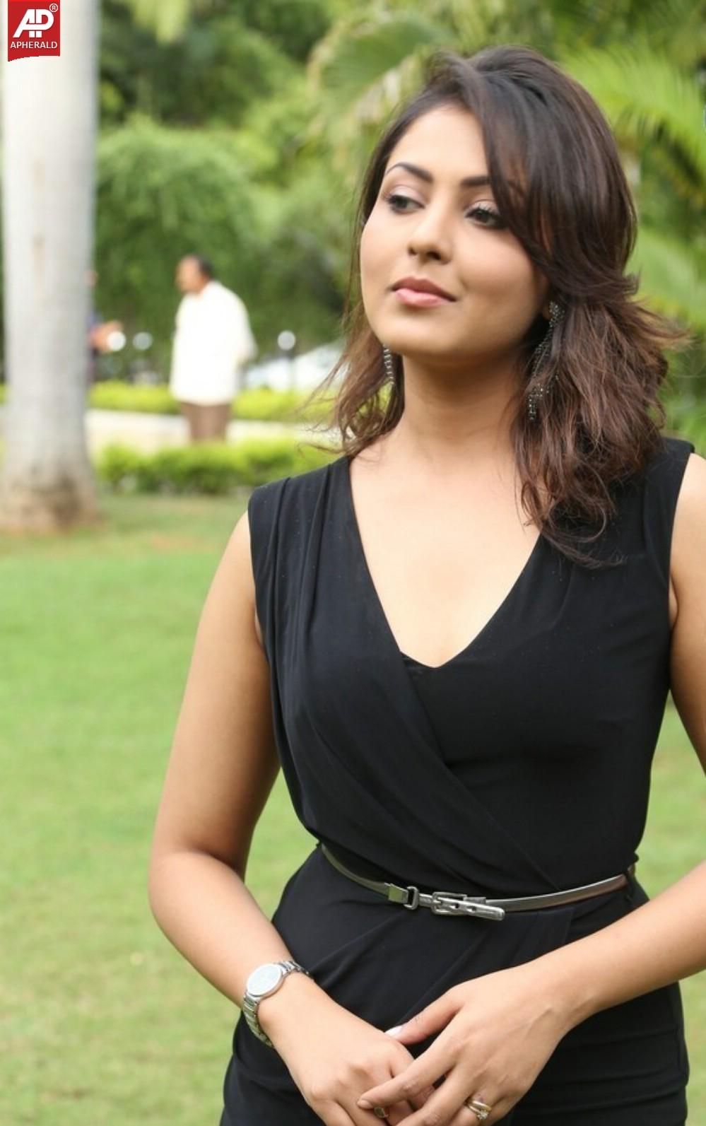 Madhu Shalini Latest Stills