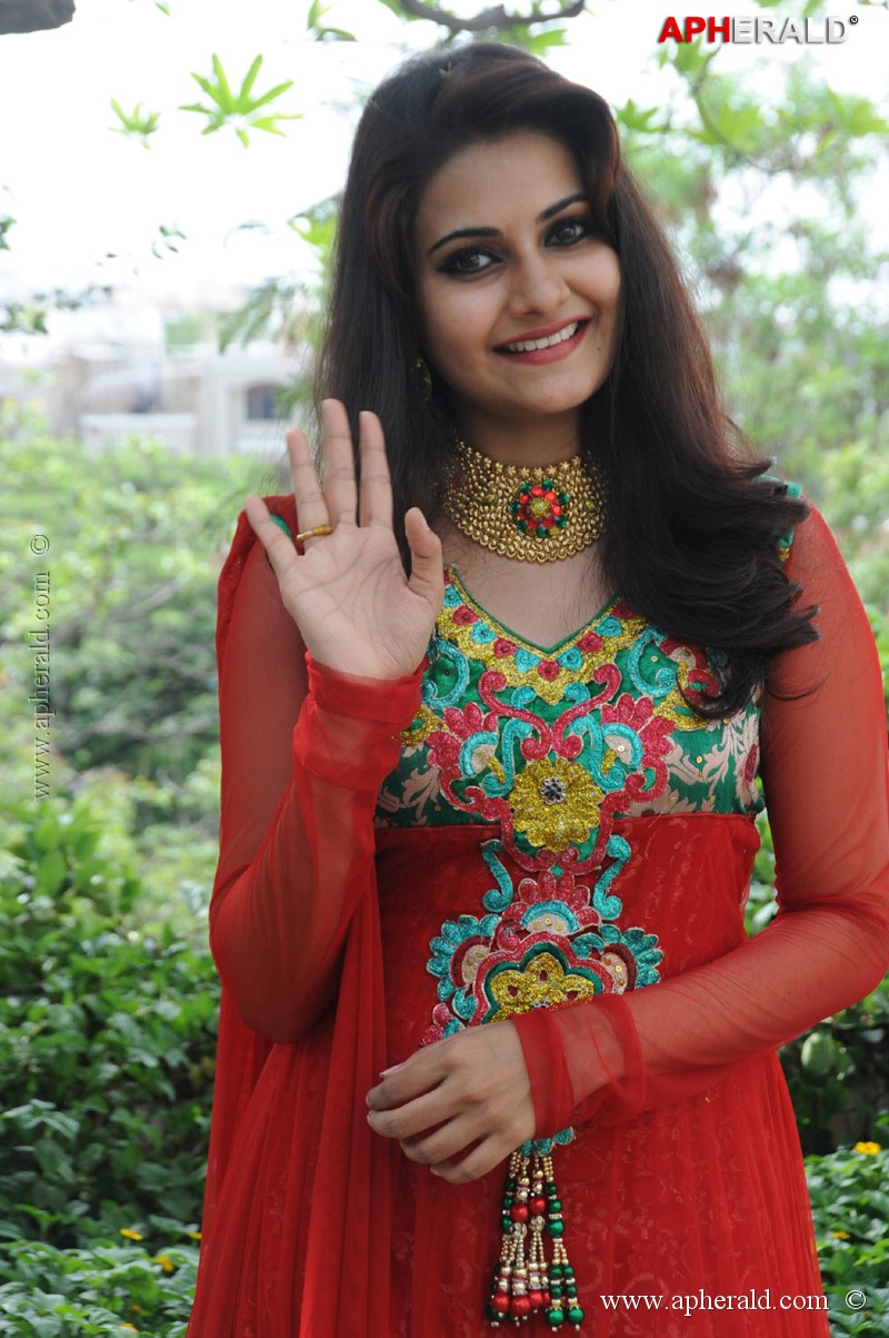 Mano Chitr Latest Photos