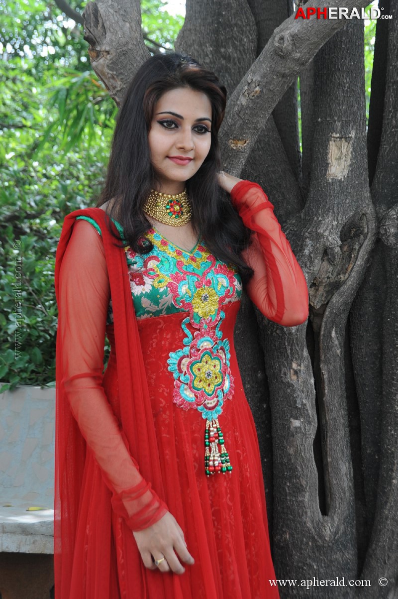 Mano Chitr Latest Photos