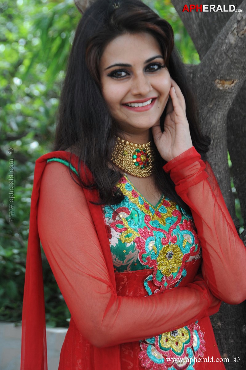 Mano Chitr Latest Photos