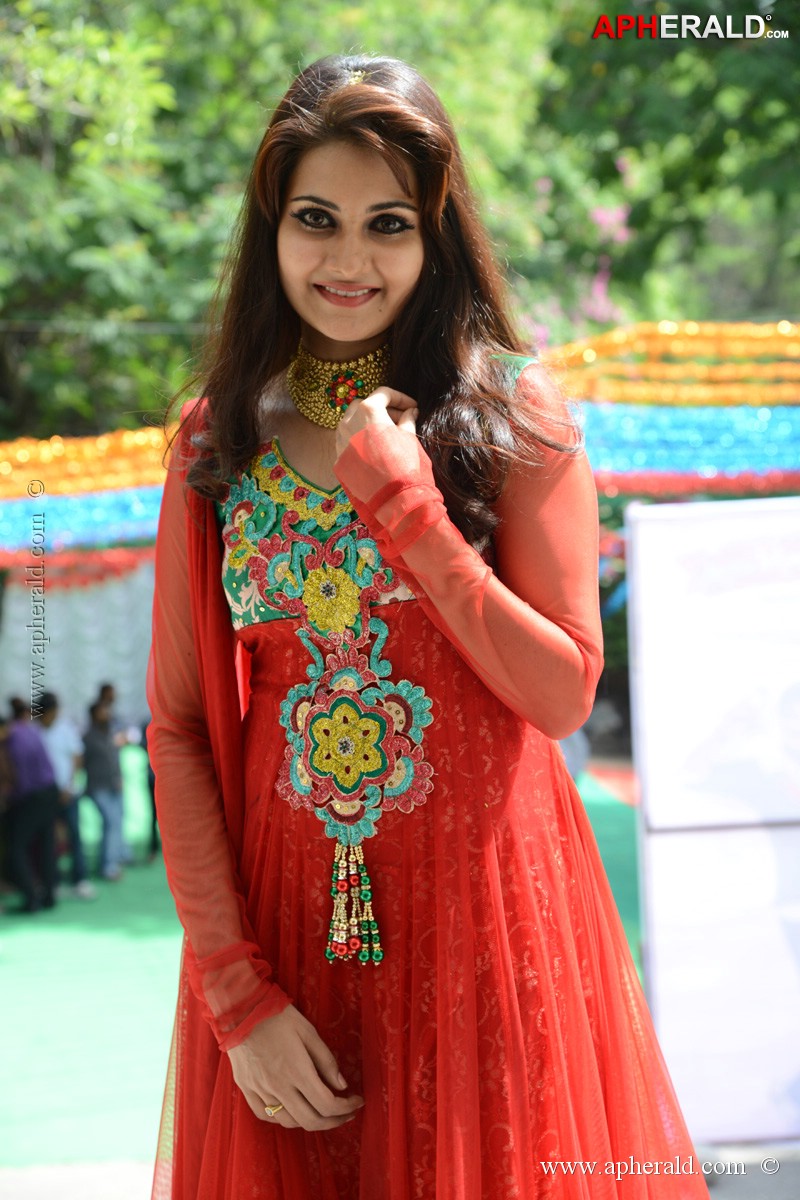 Mano Chitr Latest Photos