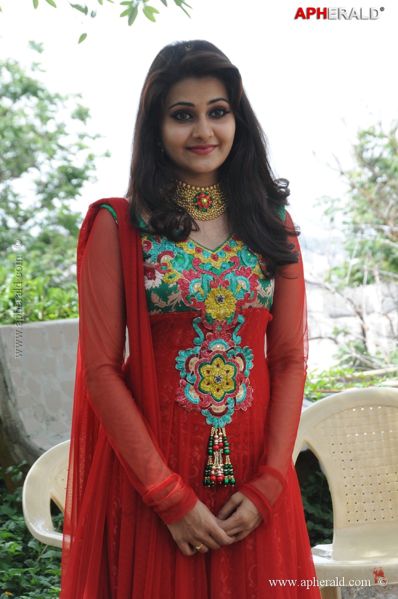 Mano Chitr Latest Photos