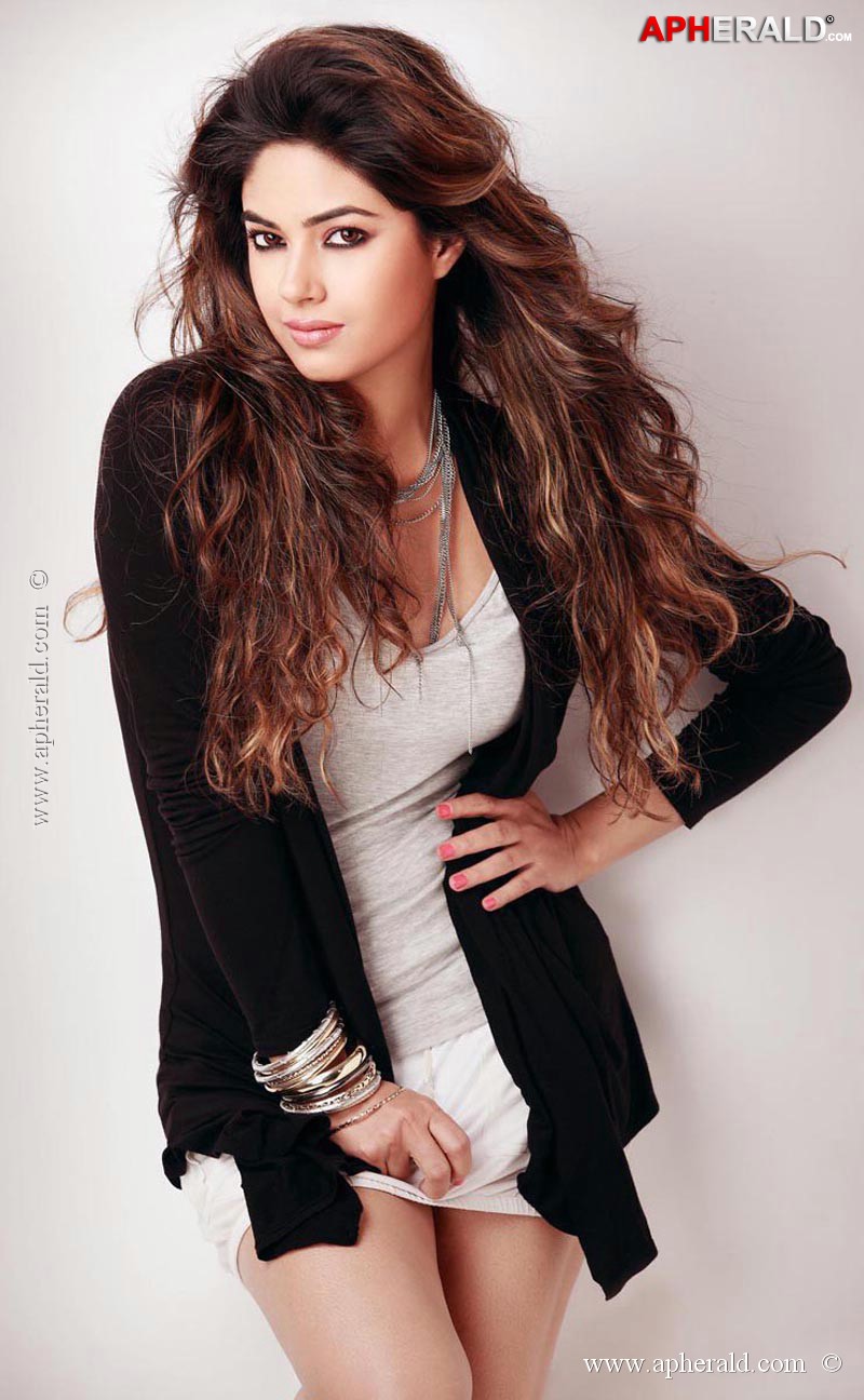 Meera Chopra Spicy Pics 