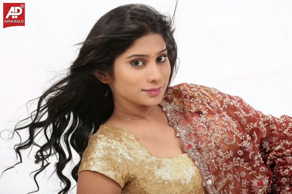 Mithuna Waliya Hot in Saree Photoshoot