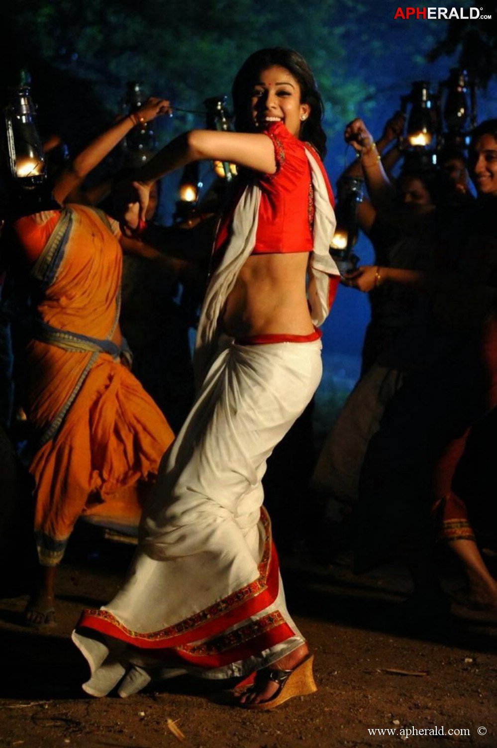 Nayanthara white saree Still