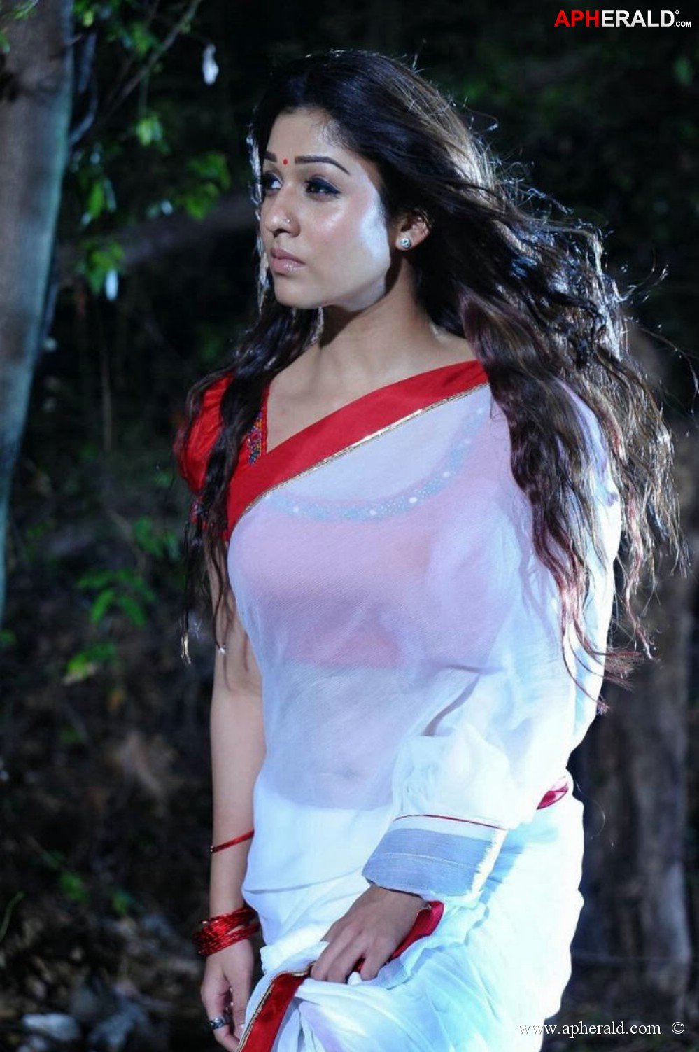 Nayanthara white saree Still