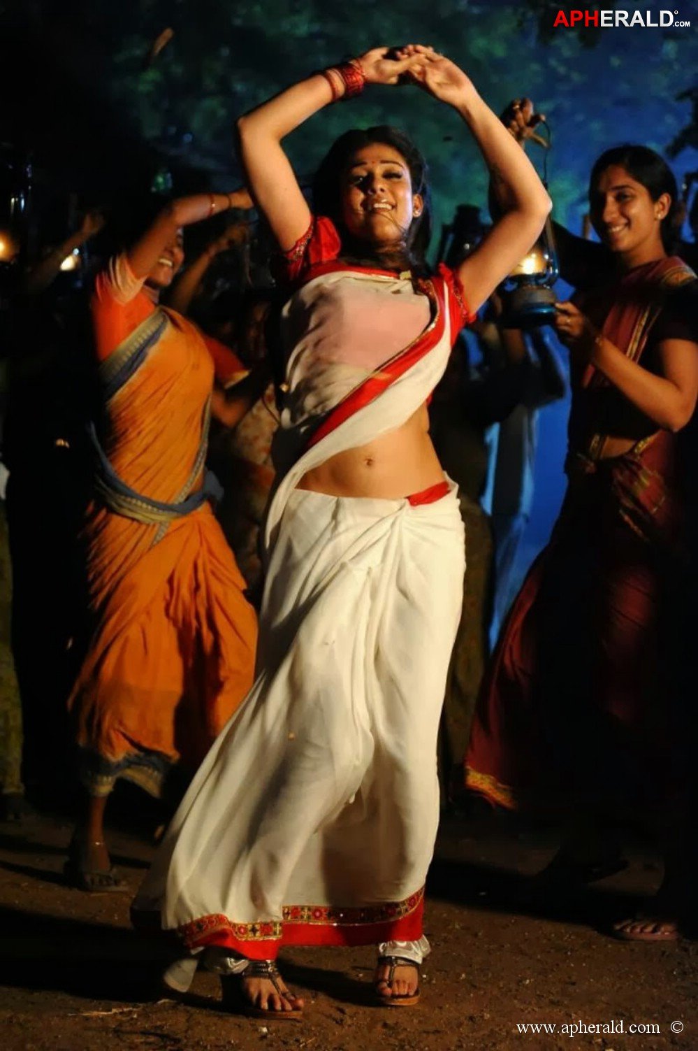 Nayanthara white saree Still