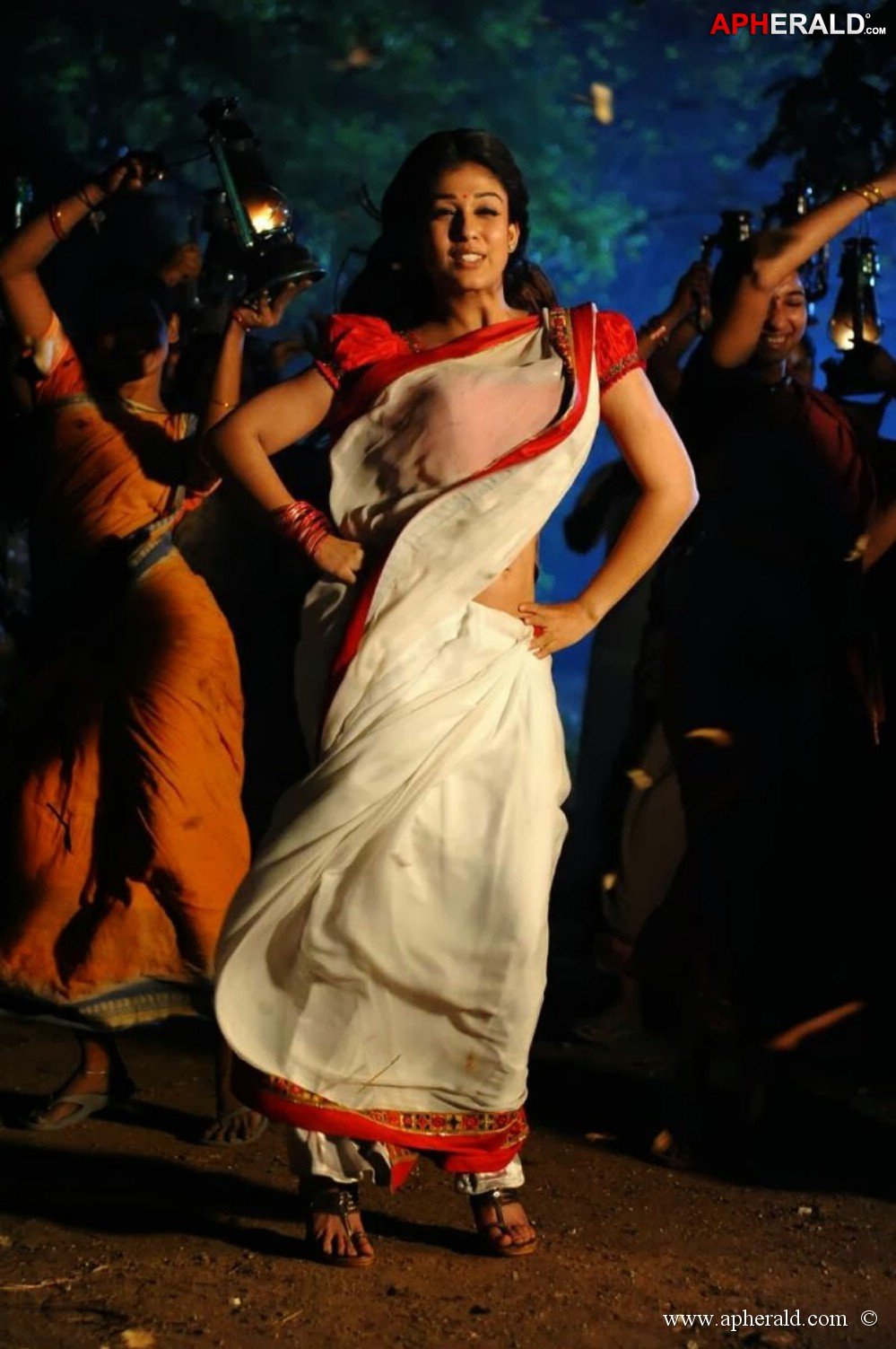 Nayanthara white saree Still