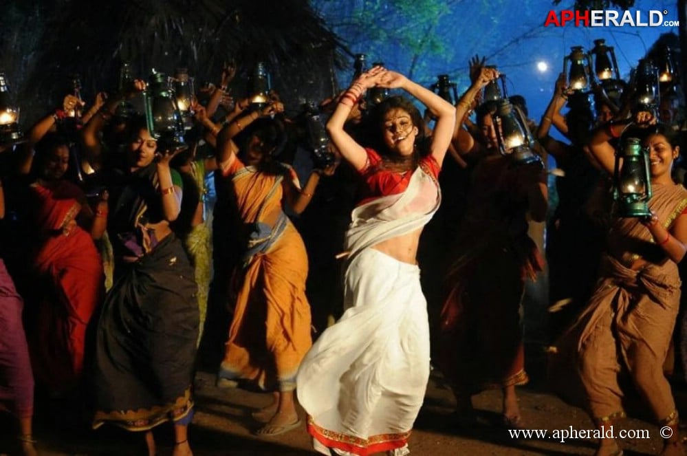 Nayanthara white saree Still