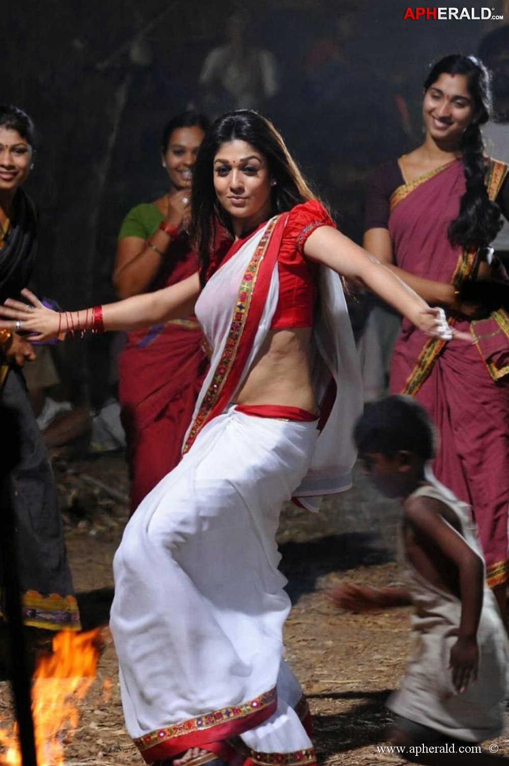 Nayanthara white saree Still